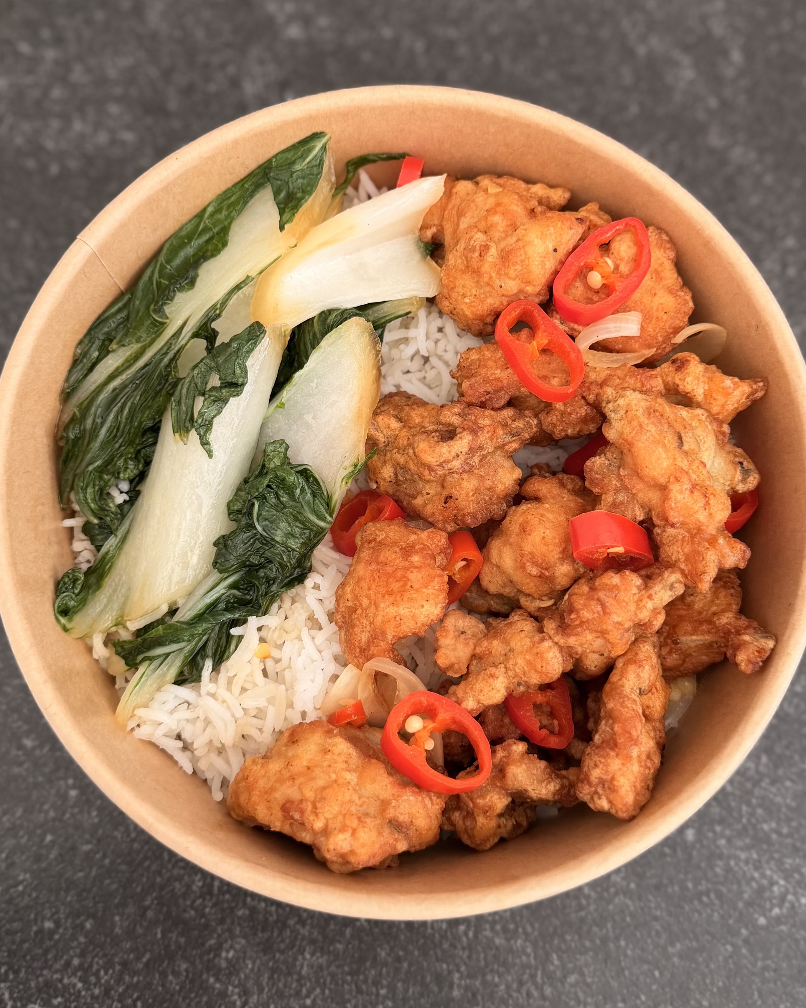 Chinese kip met paksoi en witte rijst